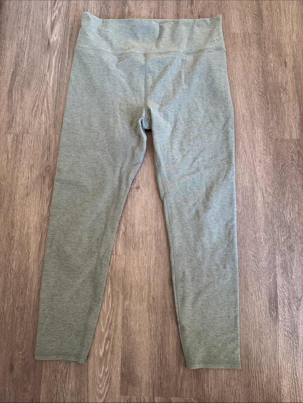 Vuori Leggings in Sage Green